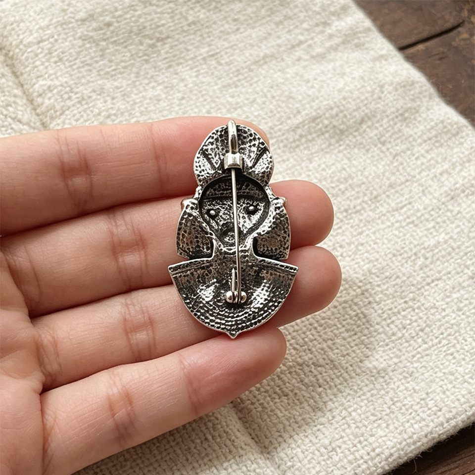 Broche de solapa con acabado e - Prop For Cosplay reseña y precio